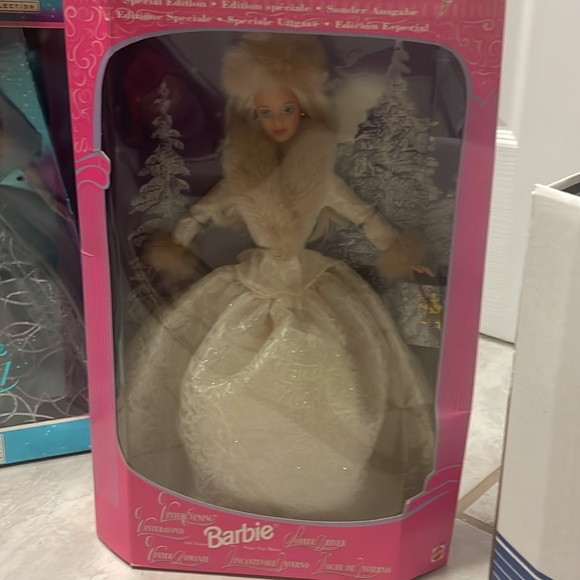 Collector Barbie dolls - Picture 3 of 4